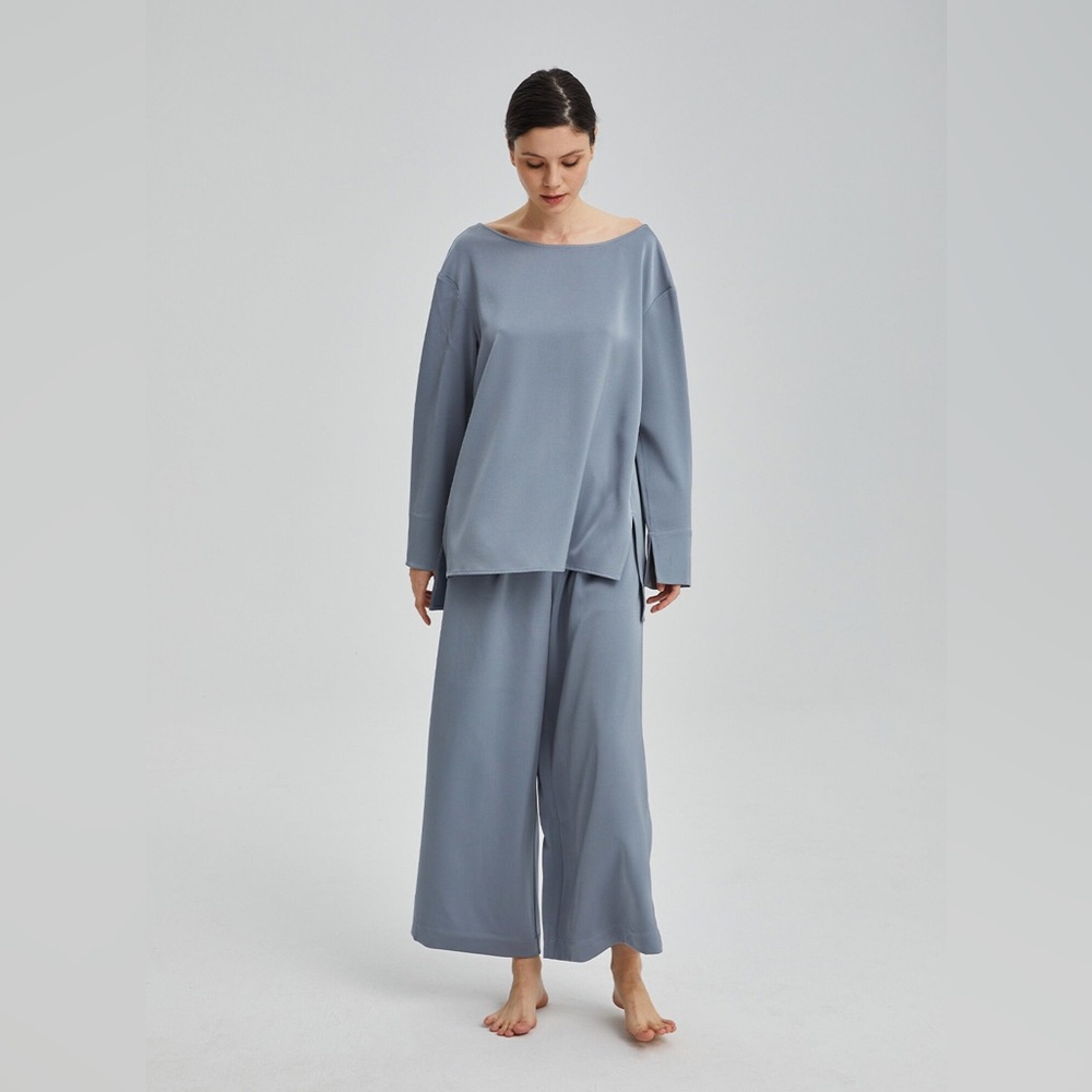 Nap Loungewear Boat Neck Satin 2 Piece Set
Top
Pants
Blue
Relaxed Fit
Medium